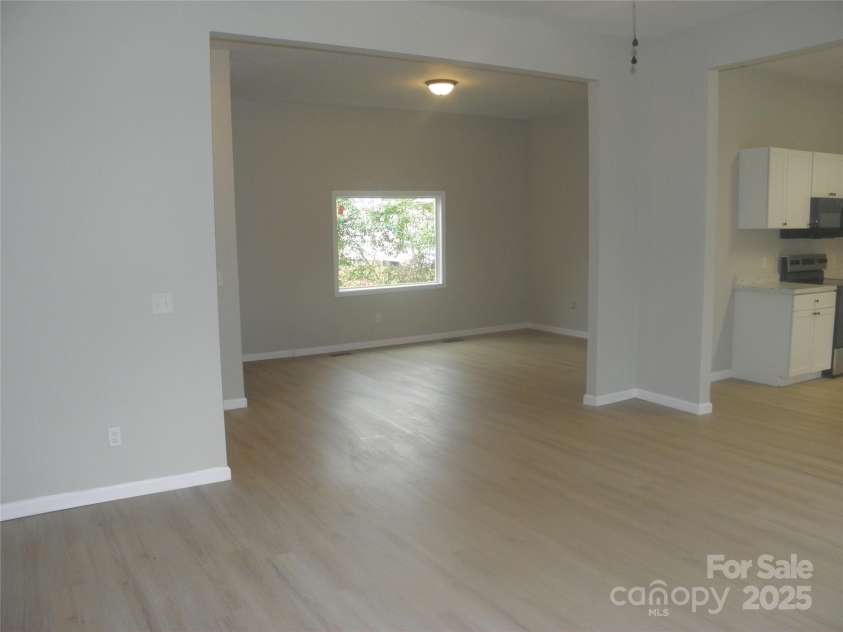 304 King Street, Bennettsville, SC 29512.  MLS# CAR4218838, YatesRealty ID 5922. 