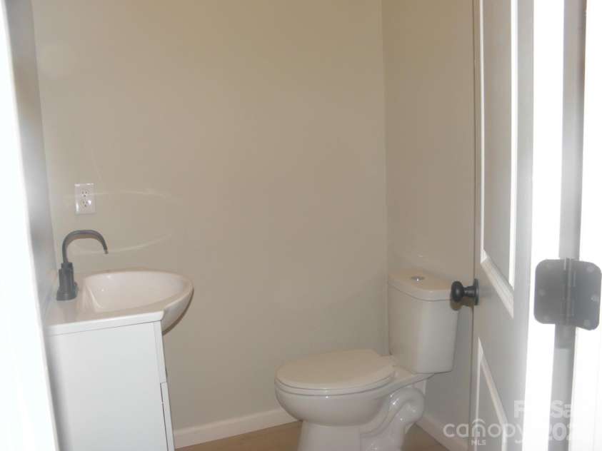 304 King Street, Bennettsville, SC 29512.  MLS# CAR4218838, YatesRealty ID 5922. 