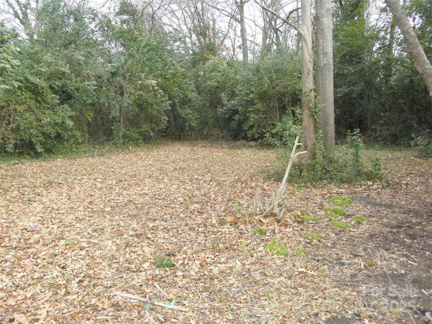 304 King Street, Bennettsville, SC 29512.  MLS# CAR4218838, YatesRealty ID 5922. 