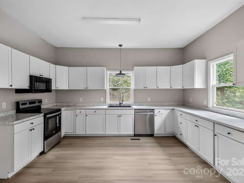 304 King Street, Bennettsville, SC 29512.  MLS# CAR4328974, YatesRealty ID 5922. 