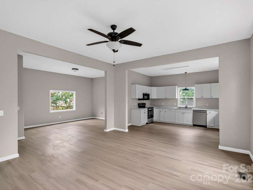 304 King Street, Bennettsville, SC 29512.  MLS# CAR4328974, YatesRealty ID 5922. 