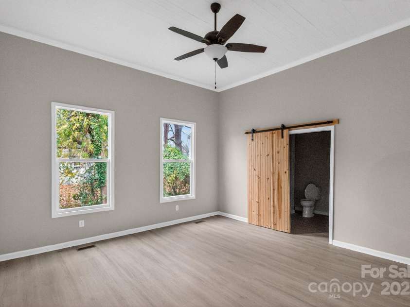 304 King Street, Bennettsville, SC 29512.  MLS# CAR4328974, YatesRealty ID 5922. 