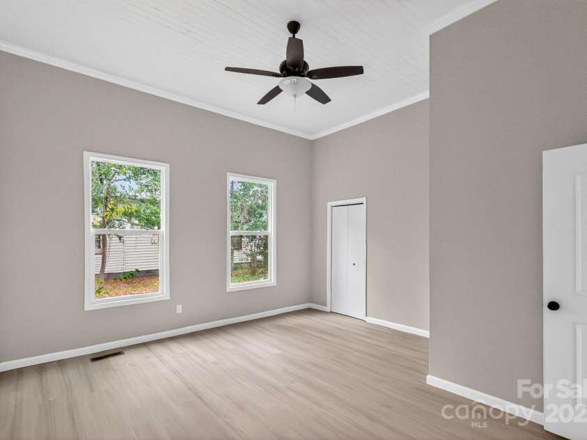 304 King Street, Bennettsville, SC 29512.  MLS# CAR4328974, YatesRealty ID 5922. 