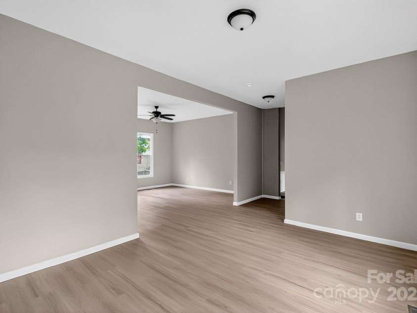 304 King Street, Bennettsville, SC 29512.  MLS# CAR4328974, YatesRealty ID 5922. 