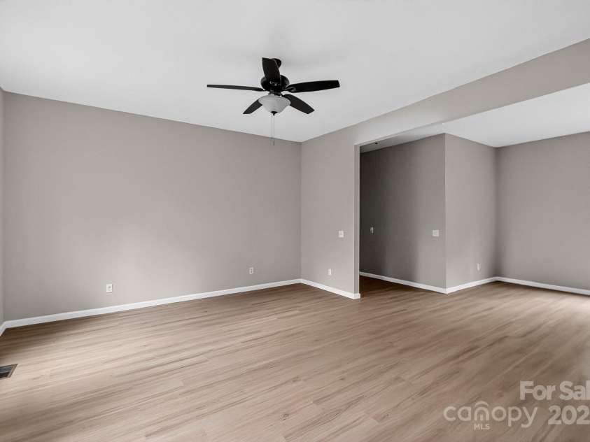 304 King Street, Bennettsville, SC 29512.  MLS# CAR4328974, YatesRealty ID 5922. 