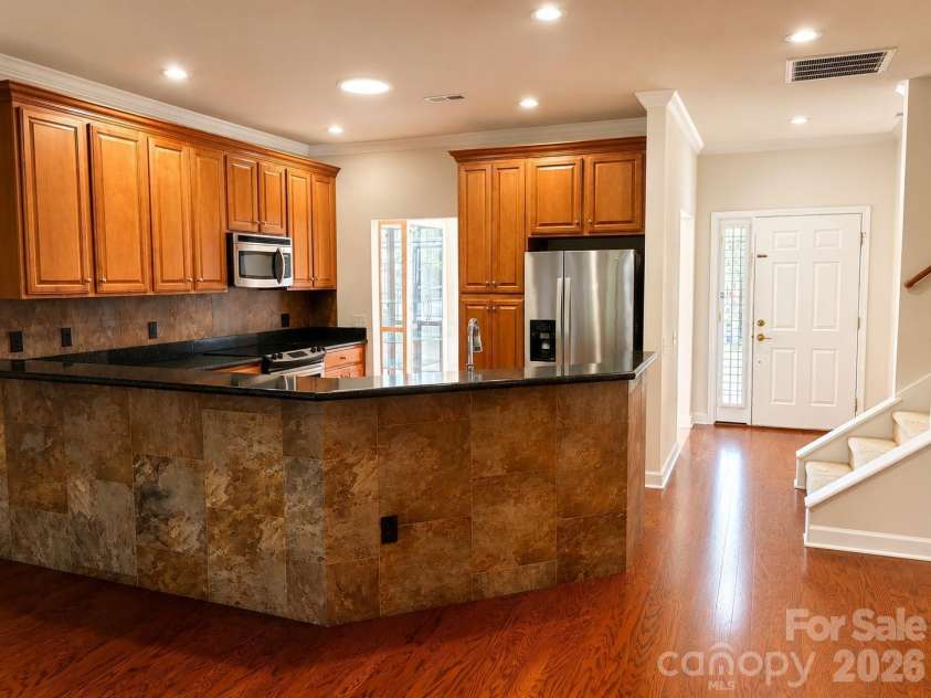 47 Victoria Park Drive, Hendersonville, NC 28792.  MLS# CAR4390131, YatesRealty ID 5923. 
