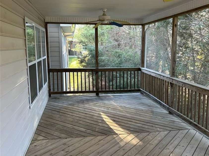 47 Victoria Park Drive, Hendersonville, NC 28792.  MLS# CAR4390131, YatesRealty ID 5923. 