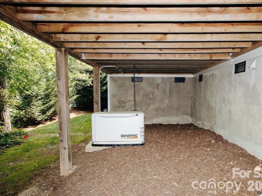 47 Victoria Park Drive, Hendersonville, NC 28792.  MLS# CAR4390131, YatesRealty ID 5923. 