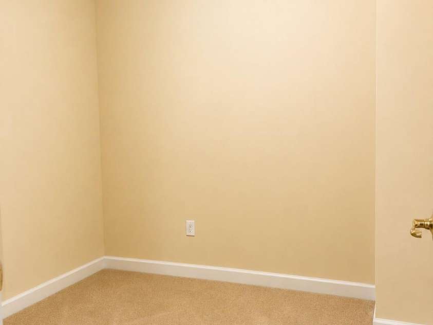 47 Victoria Park Drive, Hendersonville, NC 28792.  MLS# CAR4390131, YatesRealty ID 5923. Office Space