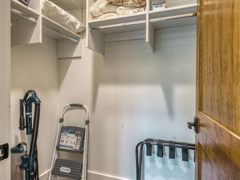 1370 Saylor Way, Nebo, NC 28761.  MLS# CAR4300345, YatesRealty ID 5924. Primary Closet