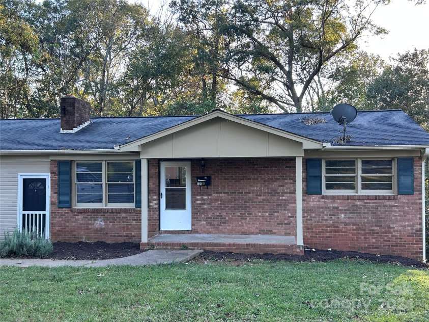 526 Kings Road, Shelby, NC 28150.  MLS# CAR4193837, YatesRealty ID 5924. Front of Home