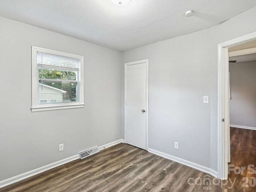207 Gaddis Drive, Mount Holly, NC 28120.  MLS# CAR4438609, YatesRealty ID 59242. 