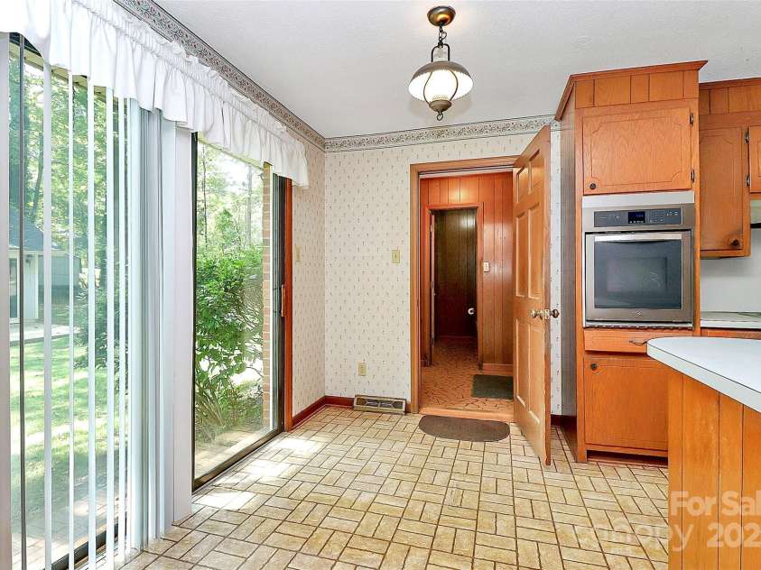 1801 Windsor Drive, Lancaster, SC 29720.  MLS# CAR4217388, YatesRealty ID 5925. 