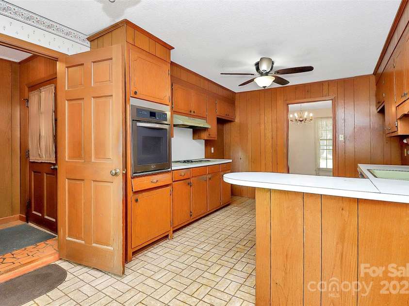 1801 Windsor Drive, Lancaster, SC 29720.  MLS# CAR4217388, YatesRealty ID 5925. 