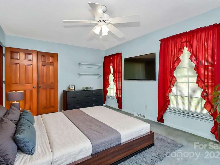 1801 Windsor Drive, Lancaster, SC 29720.  MLS# CAR4217388, YatesRealty ID 5925. 