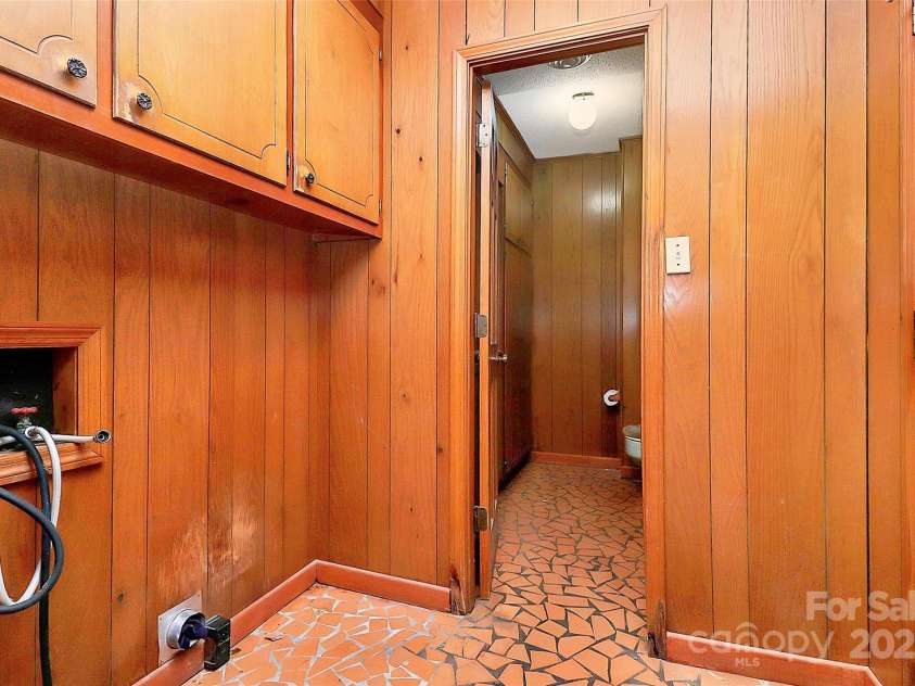 1801 Windsor Drive, Lancaster, SC 29720.  MLS# CAR4217388, YatesRealty ID 5925. 