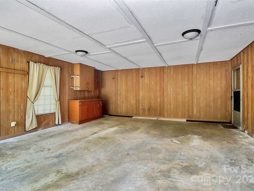 1801 Windsor Drive, Lancaster, SC 29720.  MLS# CAR4217388, YatesRealty ID 5925. 