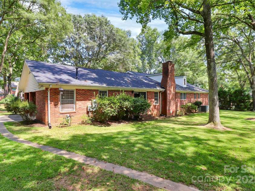 1801 Windsor Drive, Lancaster, SC 29720.  MLS# CAR4217388, YatesRealty ID 5925. 