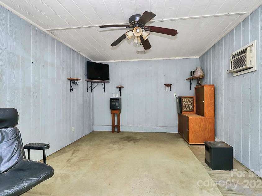 1801 Windsor Drive, Lancaster, SC 29720.  MLS# CAR4217388, YatesRealty ID 5925. 