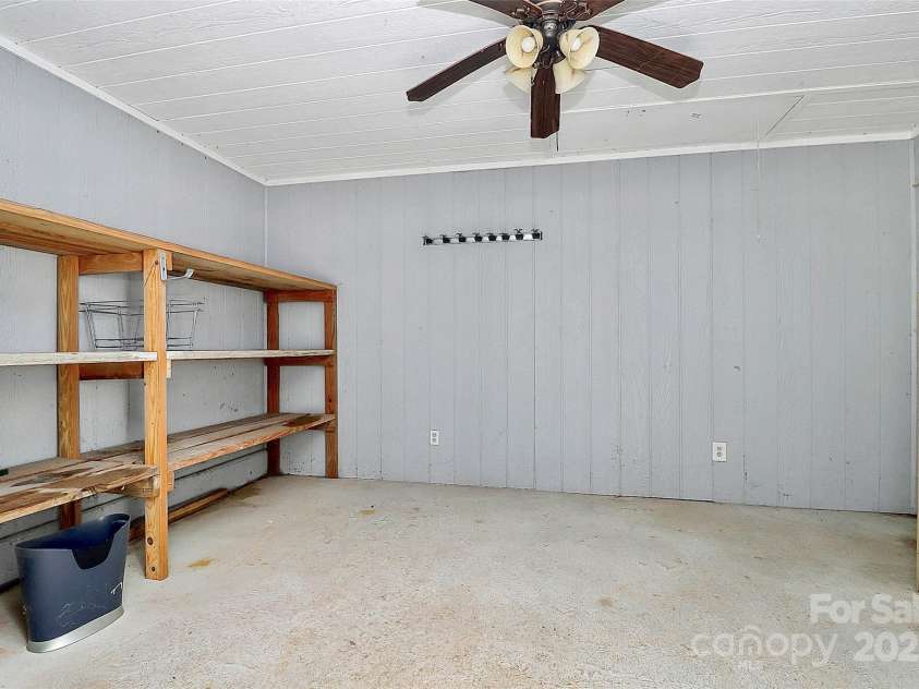 1801 Windsor Drive, Lancaster, SC 29720.  MLS# CAR4217388, YatesRealty ID 5925. 