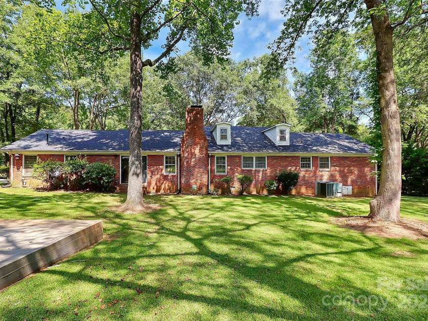 1801 Windsor Drive, Lancaster, SC 29720.  MLS# CAR4217388, YatesRealty ID 5925. 