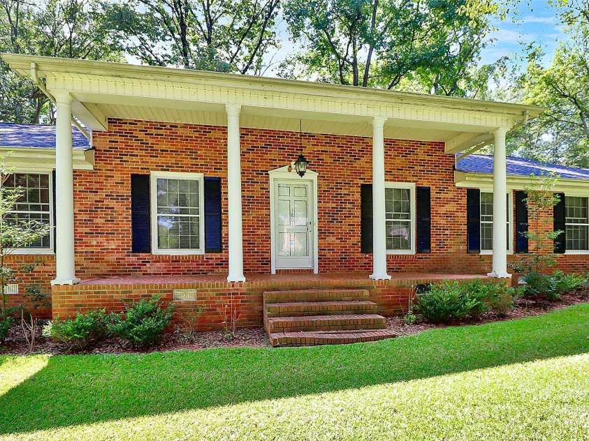 1801 Windsor Drive, Lancaster, SC 29720.  MLS# CAR4217388, YatesRealty ID 5925. 