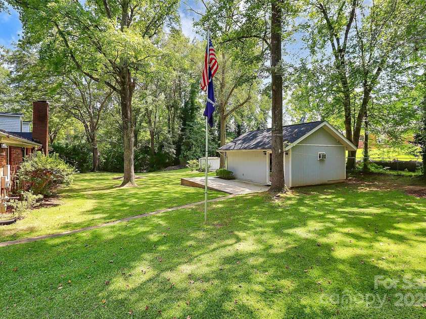 1801 Windsor Drive, Lancaster, SC 29720.  MLS# CAR4217388, YatesRealty ID 5925. 