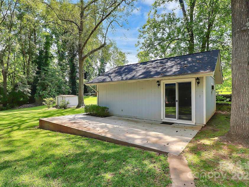 1801 Windsor Drive, Lancaster, SC 29720.  MLS# CAR4217388, YatesRealty ID 5925. 