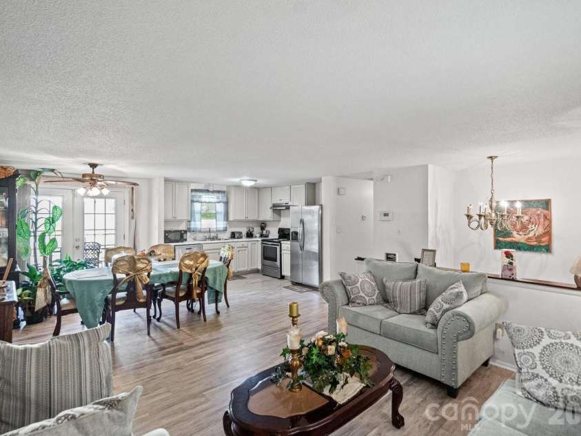 8619 Eaglewind Drive, Charlotte, NC 28212.  MLS# CAR4302900, YatesRealty ID 5926. 
