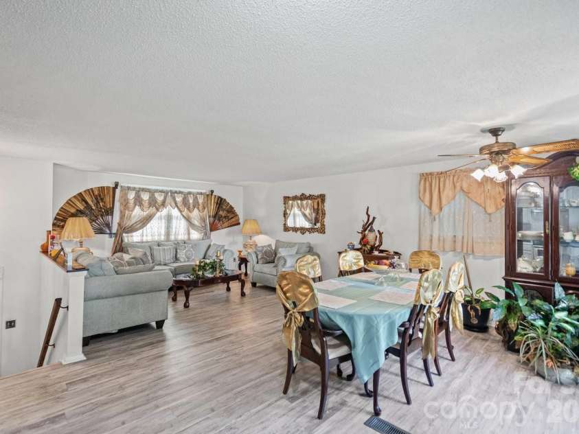 8619 Eaglewind Drive, Charlotte, NC 28212.  MLS# CAR4302900, YatesRealty ID 5926. 
