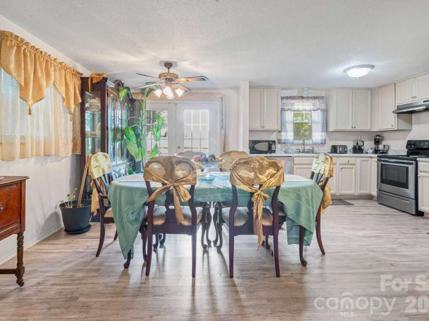 8619 Eaglewind Drive, Charlotte, NC 28212.  MLS# CAR4302900, YatesRealty ID 5926. 