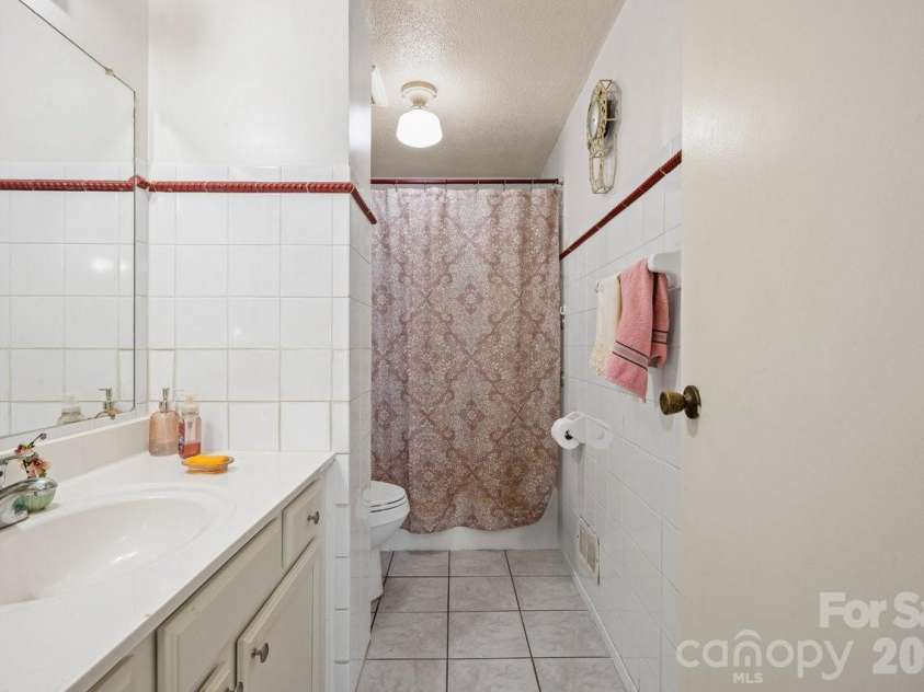 8619 Eaglewind Drive, Charlotte, NC 28212.  MLS# CAR4302900, YatesRealty ID 5926. 