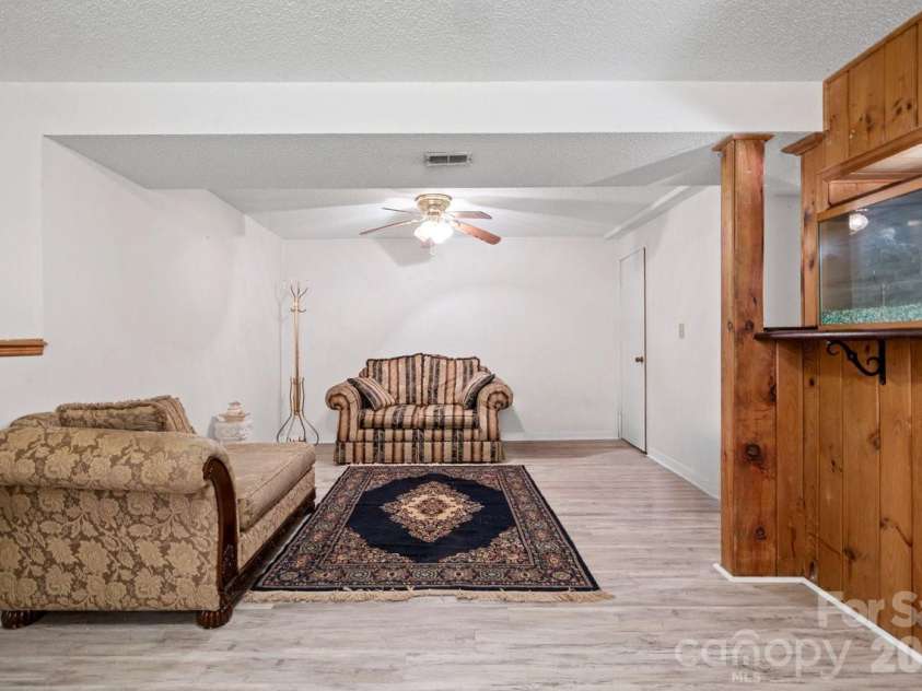 8619 Eaglewind Drive, Charlotte, NC 28212.  MLS# CAR4302900, YatesRealty ID 5926. 