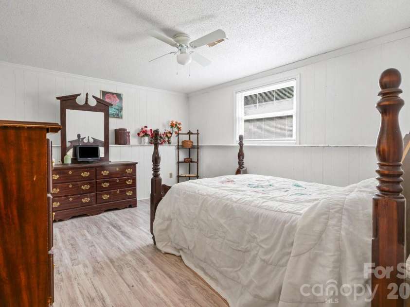 8619 Eaglewind Drive, Charlotte, NC 28212.  MLS# CAR4302900, YatesRealty ID 5926. 