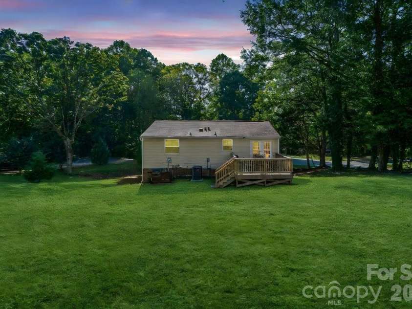 8619 Eaglewind Drive, Charlotte, NC 28212.  MLS# CAR4302900, YatesRealty ID 5926. 