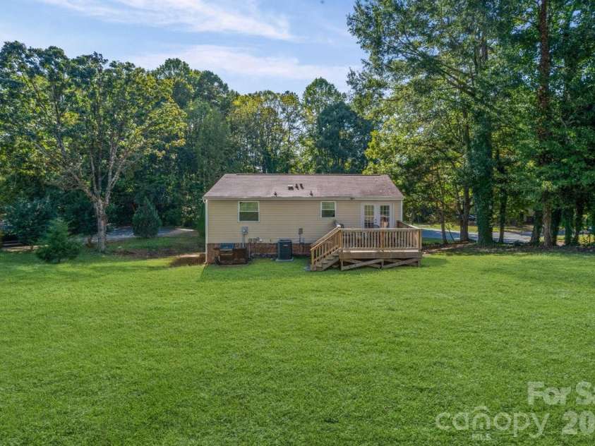 8619 Eaglewind Drive, Charlotte, NC 28212.  MLS# CAR4302900, YatesRealty ID 5926. 