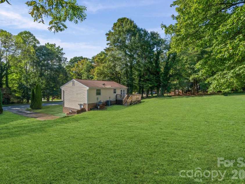 8619 Eaglewind Drive, Charlotte, NC 28212.  MLS# CAR4302900, YatesRealty ID 5926. 