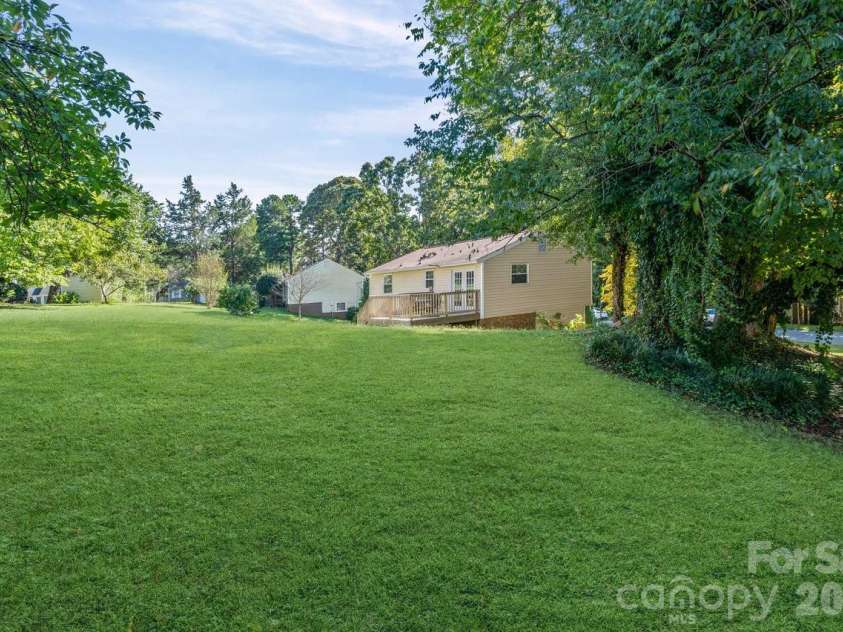 8619 Eaglewind Drive, Charlotte, NC 28212.  MLS# CAR4302900, YatesRealty ID 5926. 