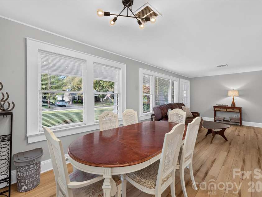 400 7th Avenue Place, Hickory, NC 28601.  MLS# CAR4438966, YatesRealty ID 59269. 