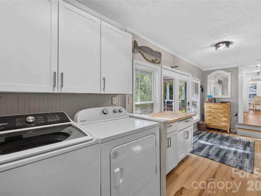 400 7th Avenue Place, Hickory, NC 28601.  MLS# CAR4438966, YatesRealty ID 59269. 