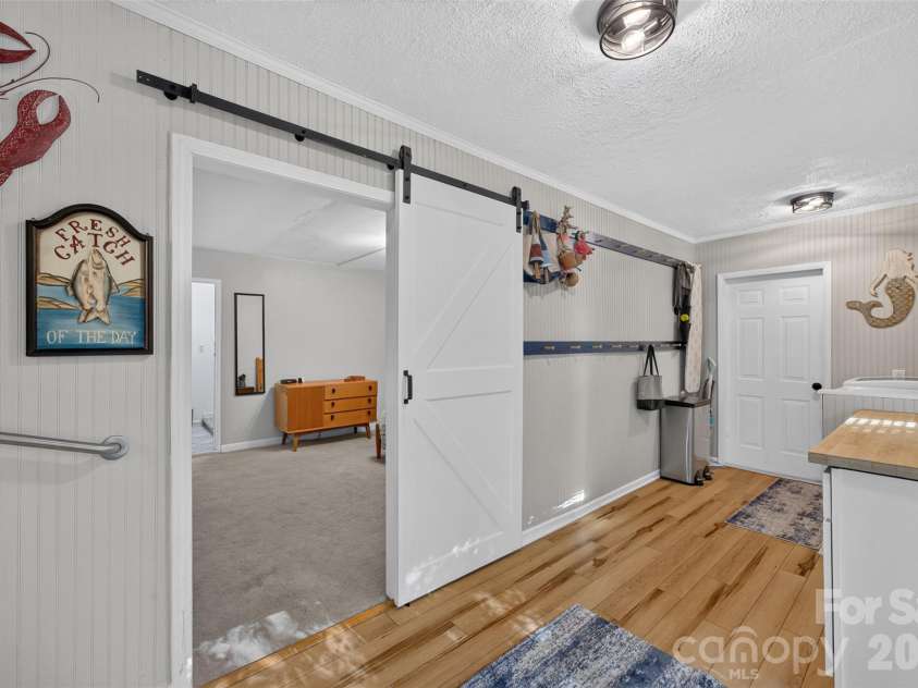 400 7th Avenue Place, Hickory, NC 28601.  MLS# CAR4438966, YatesRealty ID 59269. 