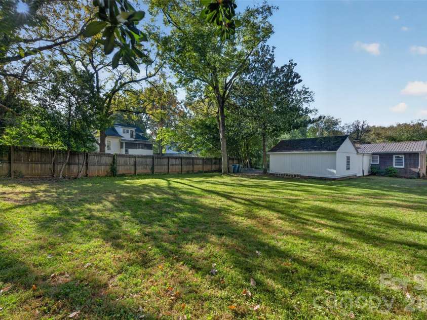 400 7th Avenue Place, Hickory, NC 28601.  MLS# CAR4438966, YatesRealty ID 59269. 