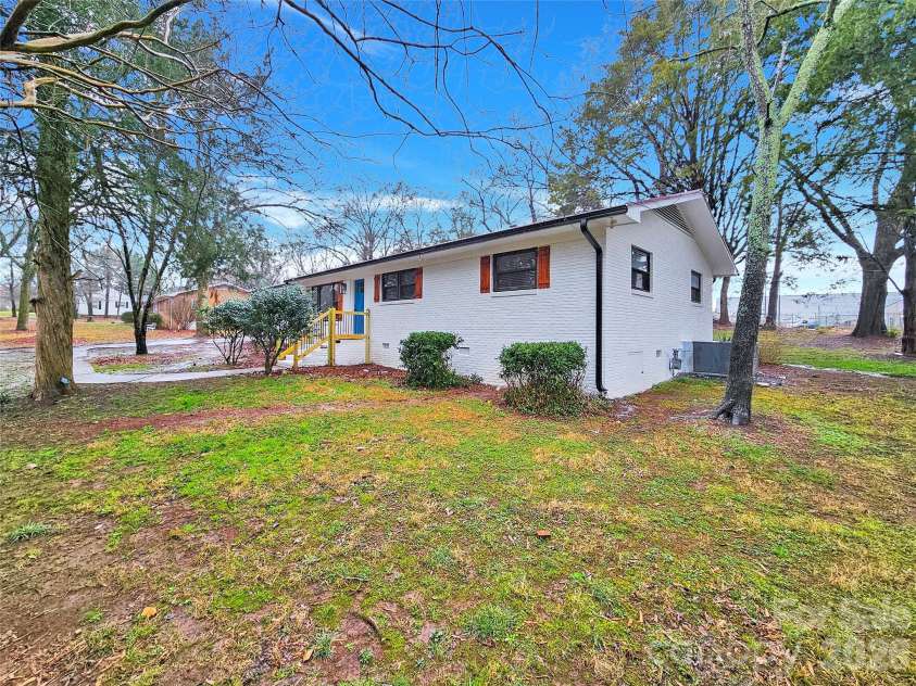 533 Amon Lane, Pineville, NC 28134.  MLS# CAR4439194, YatesRealty ID 59272. 