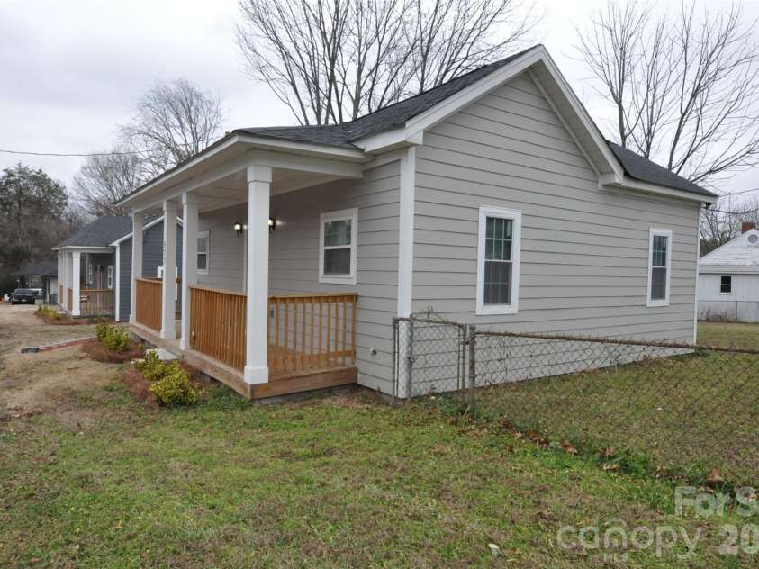 573 Fifth Street, Chester, SC 29706.  MLS# CAR4331567, YatesRealty ID 5928. 