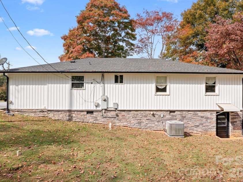 5264 Stagecoach Road, Iron Station, NC 28080.  MLS# CAR4438841, YatesRealty ID 59287. 