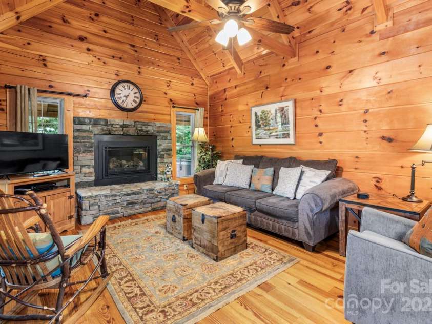 28 Upper Ridge Road, Black Mountain, NC 28711.  MLS# CAR4274380, YatesRealty ID 593. Living room at 26 Upper Ridge