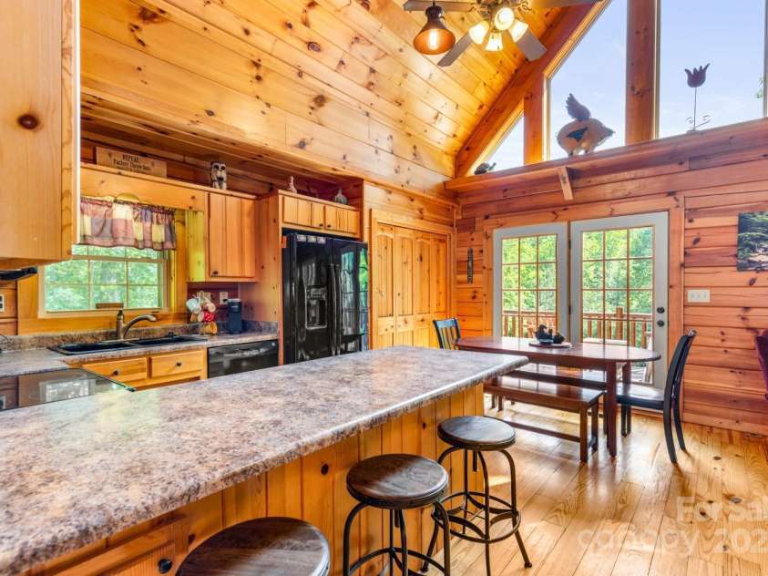 28 Upper Ridge Road, Black Mountain, NC 28711.  MLS# CAR4274380, YatesRealty ID 593. Open concept kitchen and dining at 28 Upper Ridge