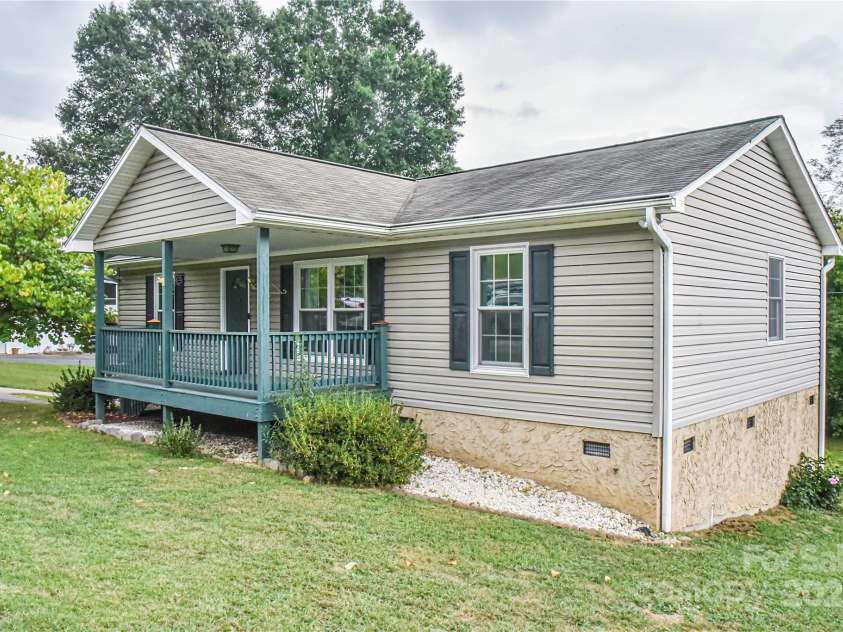 466 Onteora Boulevard, Asheville, NC 28803.  MLS# CAR4317348, YatesRealty ID 593. 