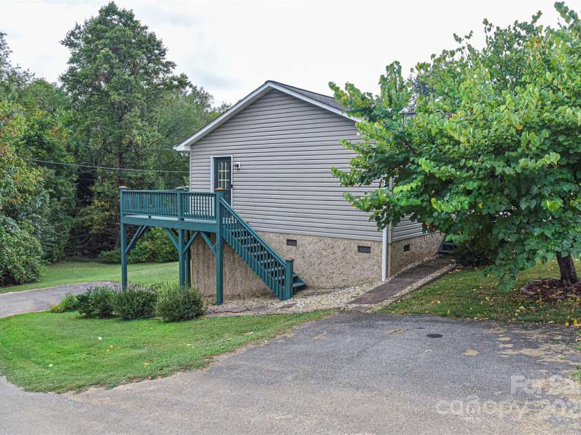 466 Onteora Boulevard, Asheville, NC 28803.  MLS# CAR4317348, YatesRealty ID 593. 