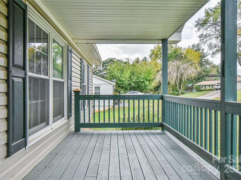 466 Onteora Boulevard, Asheville, NC 28803.  MLS# CAR4317348, YatesRealty ID 593. 